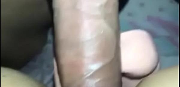  Novinha gostosa fazendo DP vaginal com consolo